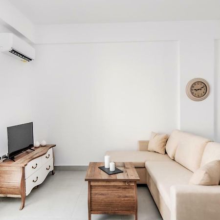 Lux 'N Comfort Apartments Tínos Eksteriør bilde